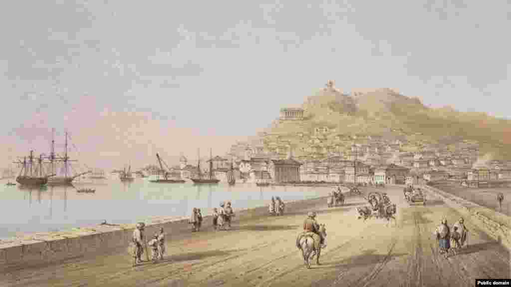 Vedere a Muntelui Mithridates dinspre drumul spre Kerci. Exact din același punct, în zilele noastre se vede la 2,5 km în stânga, în spatele muntelui, Podul Kerci, spre Rusia.