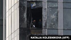 Сергей Собянин дрон курулуп жаткан имаратка тийип, жанындагы эки көп кабаттуу үйдүн терезелерин талкалаганын айтты. 