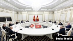 Президент Садыр Жапаров КМШ мамлекеттеринин коопсуздук органдарынын жетекчилери менен жолугушуусу. 24-май, 2024-жыл. 