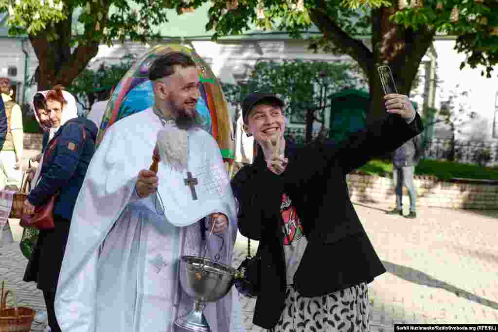 Селфі на пам&#39;ять про Великдень 2024 року в Успенському соборі Києво-Печерської лаври