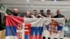 Fanii sârbi, fotografiindu-se luni seara, în sala de așteptare a Aeroportului Internațional Chișinău
