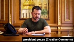 Перед цим Кабмін направив президентові Володимиру Зеленському проєкт розпорядження про звільнення Гайдая 