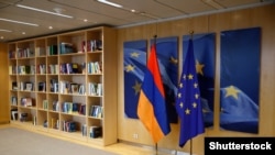 Раніше парламент Вірменії в другому, остаточному читанні схвалив закон «Про початок процесу вступу Республіки Вірменія до Європейського союзу»