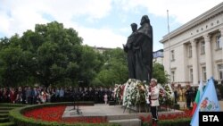 Пред Националната библиотека „Св. св. Кирил и Методий" се провежда официална церемония по случай 24 май