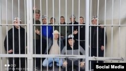 Кемпир-Абад иши боюнча айыпталгандар. Сүрөттөгүлөрдүн айрымдары үй камагына чыгарылган. 