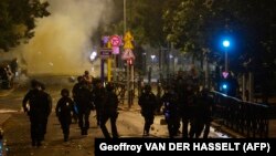 یک دستیار امانوئل مکرون، رئیس جمهور فرانسه، در مصاحبه با رویترز ضمن تأیید لغو سفر او به آلمان، این روزهای پاریس را «مهم» خواند