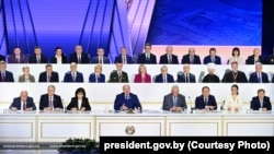 Aleksandar Lukašenko govori na Svebjeloruskoj narodnoj skupštini 25. aprila.