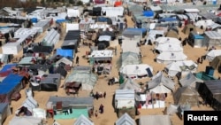 Raseljeni Palestinci, koji su pobegli iz svojih kuća zbog izraelskih napada, u šatorskom kampu u Rafi, u južnom pojasu Gaze, 14. februara 2024.