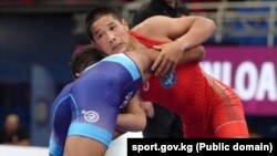 Өмүрбек Асан уулу күрөш боюнча 17 жашка чейинкилер арасындагы Азия чемпионатынын жарым финалында. 13-июнь, 2023-жыл. Бишкек.