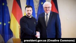 Президент України Володимир Зеленський і президент Німеччини Франк-Вальтер Штайнмаєр (праворуч). Берлін, 16 лютого 2024 року