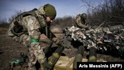 Trupele ucrainene se pregătesc să lovească pozițiile rusești din apropiere de Bahmut, Ucraina, 14 martie 2023. 