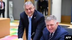Orbán Viktor és Robert Fico az EU brüsszeli csúcstalálkozóján 2024. március 22-én