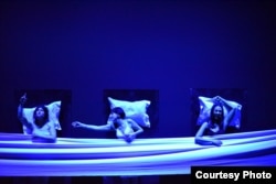 صحنه‌ای از تئاتر «سه خواهر من»