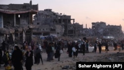 Raseljeni Palestinci odlaze iz Kan Junisa posle naredbe o evakuaciji, 1. jul 2024.