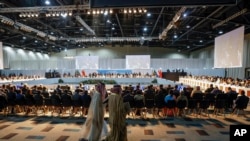 Присутні на зустрічі делегати під час саміту БРІКС 2023 року в конференц-центрі Сендтон у Йоганнесбурзі. Четвер, 24 серпня 2023 року