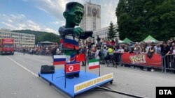 Карнавалът е наследник на габровската "Олелийня" от 30-те години на миналия век. Олелийнята е била веселба на открито и е свързана със сгледа на младите булки, омъжени през зимата, пише БТА.