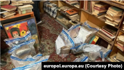 Уурдалган китептер. 