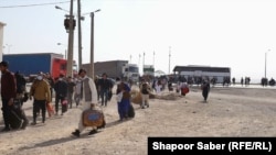 Ирандан чыгарылган оогандык качкындар. Герат, 15-июнь 2023-жыл