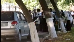 Өзбекстан: Аял-эркекти тең көрбөгөндөр жазага тартылат