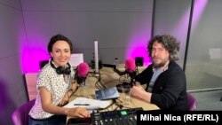 „Pascal, marele filosof francez, zicea că tot răul acestei lumi vine din faptul că ne agităm ca proștii și că nu putem sta singuri într-o cameră cu gândurile noastre. Cum am putea face din nou acest lucru, măcar așa, terapeutic, curativ, din când în când?”, spune profesorul. 