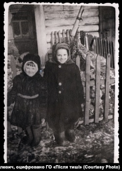 Віра (праворуч) у Красноярську, 1956 рік. Джерело: Приватний архів Віри Білевич, оцифровано ГО «Після тиші»