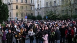 Ezrek hallgatták a Legfőbb Ügyészség előtt Magyar Pétert