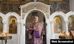 Вадим Новинський під час служіння в храмі РПЦ в Цюриху