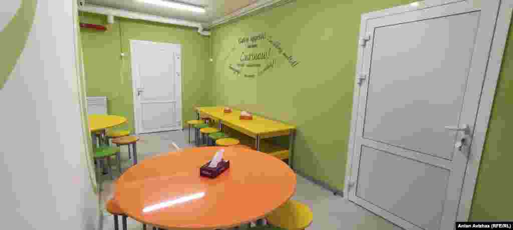 Az iskolai étkezde.&nbsp;Oroszország teljes körű ukrajnai inváziójának kezdete óta az ENSZ februárban közzétett adatai szerint több mint tízezer civil halt meg, köztük ötszáznyolcvanhét gyermek