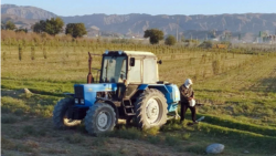 Diňle: Maryda gowaça meýdanlarynyň sürüm işlerine bölünip berilýän dizel ýangyjy 'eden-etdilikli paýlanýar'
