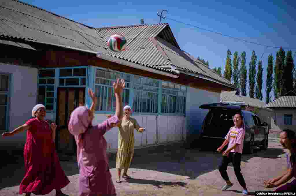 Nakon međunarodnog uspjeha Aisuluu Tinibekove, u Kirgistanu se povećao broj roditelja koji podržavaju kćerke u bavljenju ovim sportom.