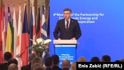 Plenković je najavio da, osim što se priprema proširenje kapaciteta LNG terminala na Krku sa 2,9 milijuna kubičnih metara kapaciteta plina na 6,1 milijun kubičnih metara, taj se terminal može po potrebi proširiti i na 15 do 20 milijuna kubika