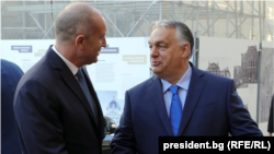 Președintele bulgar Rumen Radev discută cu premierul ungar Victor Orban la Budapesta în luna mai.