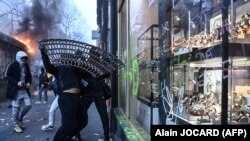 Razbijanje izloga u centru Pariza, 23. mart 2023.