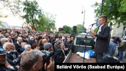 Peter Magyar obraća se demonstrantima na protestu, Budimpešta, 26. aprila 2024.
