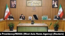 V. d. predsednika Irana Mohamed Mokber na sastanku sa saradnicima, Teheran, Iran, 20. maj 2024. 