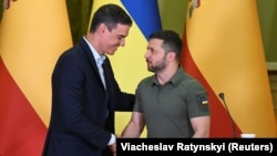 Президент України Володимир Зеленський і прем’єр-міністр Іспанії Педро Санчес на спільній пресконфренції. Київ, 1 липня 2023 року