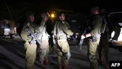 Израелски войници патрулират кибуца Натур в анексираните Голански възвишения