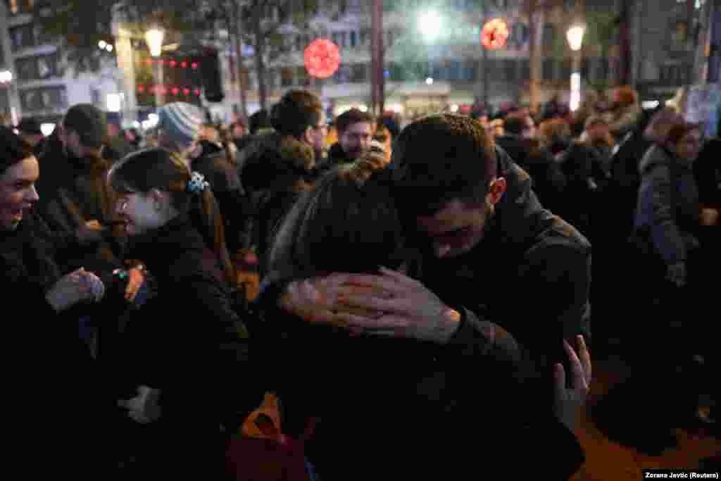 După cele două incidente armate și în conformitate cu promisiunile anterioare, Vučić&nbsp;a demisionat din funcția de președinte al SNS, cedând postul lui Milos Vucevic, cel mai apropiat aliat al său și ministrul demisionar al apărării. Vučić&nbsp;a păstrat însă controlul asupra politicilor partidului..