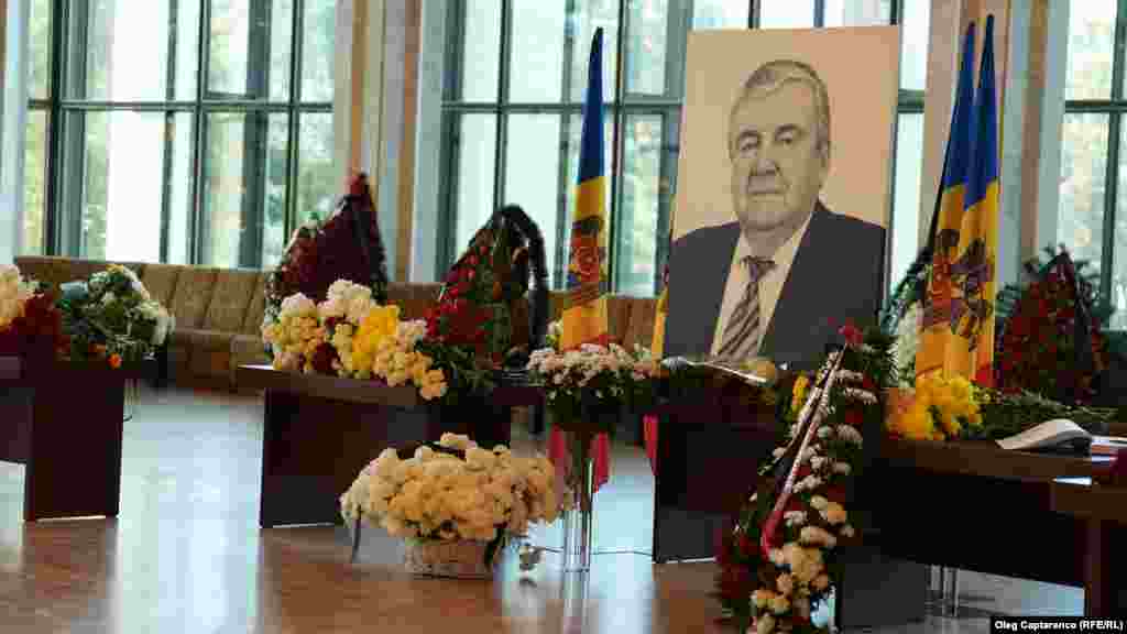 Mircea Snegur a fost președinte al RSS Moldova și apoi al Republicii Moldova în perioada 3 septembrie 1990 - 1 decembrie 1996.&nbsp;Fost activist al Partidului Comunist, în perioada renașterii naționale Mircea Snegur a avut un rol important în conferirea limbii române a statutului de limbă oficială, revenirea la drapelul tricolor și&nbsp;&nbsp;proclamarea independenței Republicii Moldova.&nbsp; &nbsp;