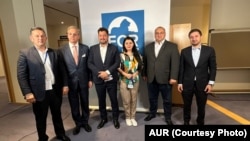 Gheorghe Piperea (primul din stânga) și Claudiu Târziu (al treilea din stânga) candidează și ei la alegerile parlamentare, deși au fost aleși eurodeputați în urmă cu câteva luni, în iunie 2024.