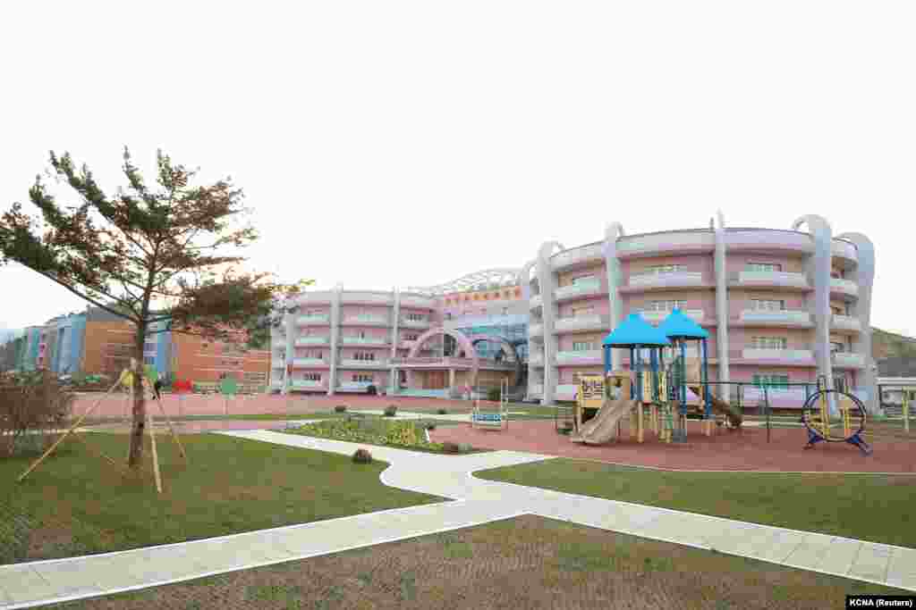 Një pamje e jetimores së foshnjave Wonsan. Fotoja është publikuar nga Agjencia Qendrore e Lajmeve Koreane e Koresë së Veriut (KCNA) më 22 prill 2015.