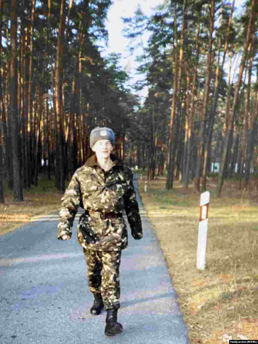 Після навчання Іван працював в Національній Академії державної податкової служби України за фахом. У 2005 році був призваний на строкову службу та вже у 2006 році підписав контракт на службу в Управлінні державної охорони України