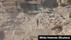 Potraga za preživelima u ruševinama izazvanim zemljotresom u Haremu, provincija Idlib, februar 2023. 