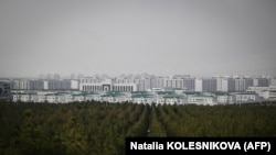 Сообщается, что финансовых средств на строительство второй очереди города Аркадаг, построенного во время жесточайшего экономического кризиса в Туркменистане, нет. Город Аркадаг