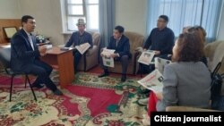 Оштогу медиа каражаттарынын өкүлдөү облустук гезиттин ишмердигин жана басылмалар аралык кызматташуу маселесин талкуулап отурушат.