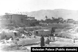 Construirea unui baraj într-o locație nespecificată.