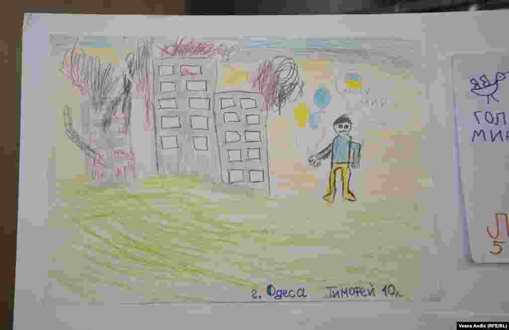 Na jednom od crteža je poruka desetogodišnjeg dečaka iz ukrajinskog grada Odesa, 23. avgust 2023.