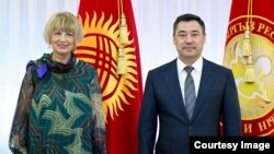 Садыр Жапаров менен Хельга Мария Шмид.