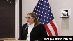 کرن دکر گفت طالبان باید روابط خود را با مردم افغانستان بهبود بخشند.
