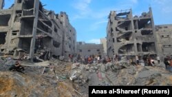 Sulmet izraelite në një kamp refugjatësh në Gazë më 31 tetor 2023. 